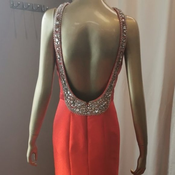 Size 4 bright red fit and flare/trumpet formal/prom gown - Picture 5 of 6